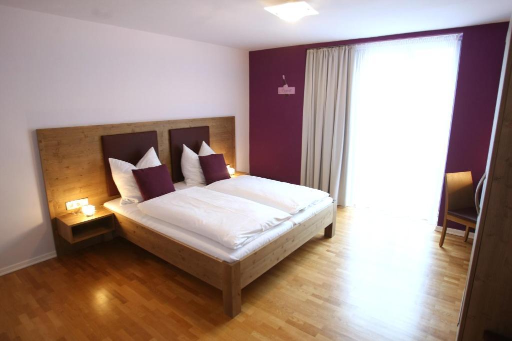 Rothweinhotel Wiesenbronn Ruang foto